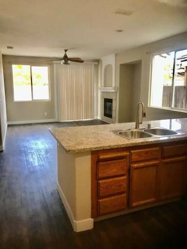 Main picture of 1760 Daggett Way