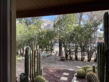 Main picture of 2 W Greenock Dr