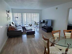 Main picture of 120 Lakeview Dr