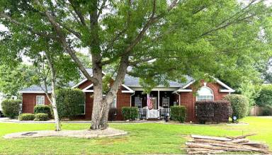 Main picture of 110 Limerick Dr
