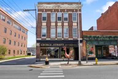 Main picture of 125 N George St