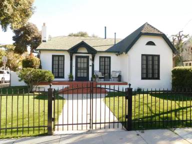 Main picture of 1931 Chino St