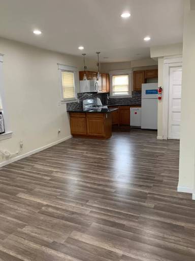 Main picture of 156 Beach St