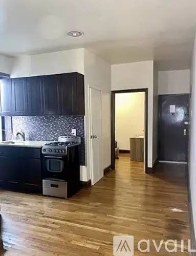 Main picture of 35 Graham Ave