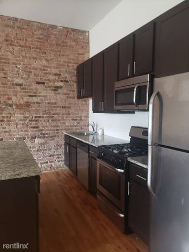Main picture of 2025 W North Ave