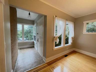 Main picture of 2423 11th Ave E