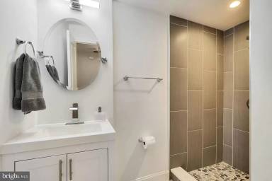 Main picture of 4419 19th Pl NE