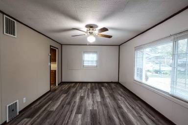 Main picture of 1906 Sweetser Ave