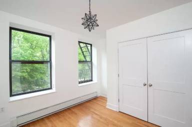 Main picture of 305 W 150th St