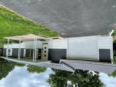 Main picture of 944 E McCampbell Dr