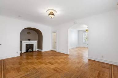 Main picture of 1671 W 7th St