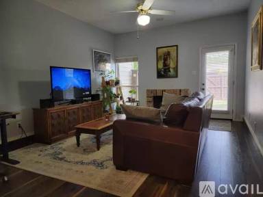 Main picture of Oaks on Montfort Condo