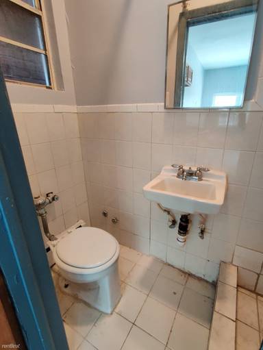 Main picture of 24 Beacon Ave