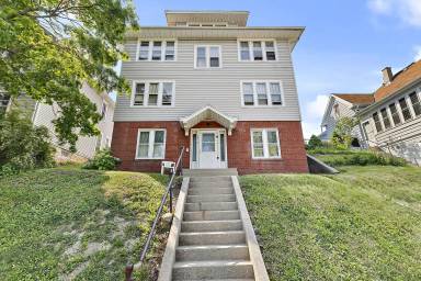 Main picture of 2016 Kinzie Ave
