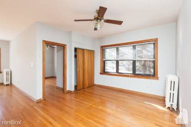 Main picture of 1318 W Foster Ave