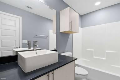 Main picture of 1421 W Harrison Ave