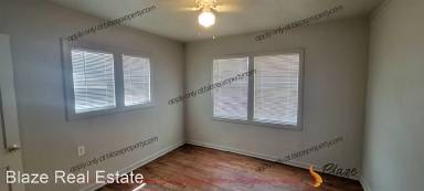 Main picture of 736 N Houston St