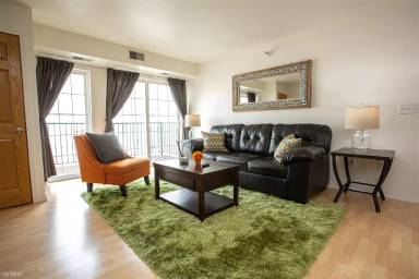 Main picture of 500 W Franklin Ave