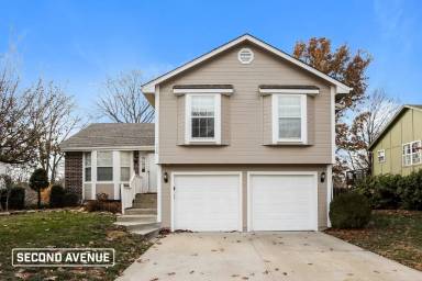 Main picture of 528 SE Battery Dr
