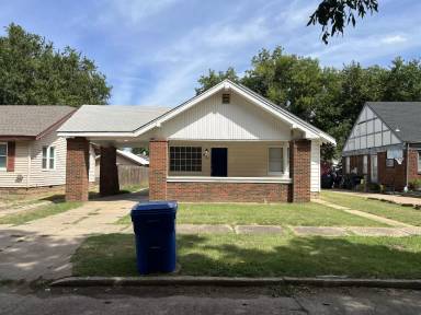 Main picture of 421 S Johnson St