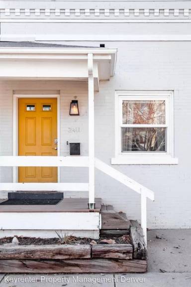 Main picture of 2405 Tremont Pl