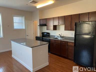 Main picture of 71 Summer St