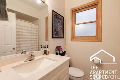 Main picture of 1112 N Marshfield Ave