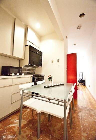 Main picture of 405 East 69th St