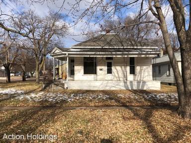 Main picture of 104 E 8th St