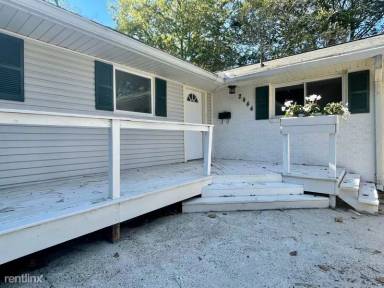 Main picture of 2444 Rhododendron Ave