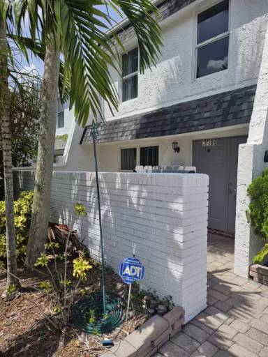 Main picture of 7599 NW 73rd Ter