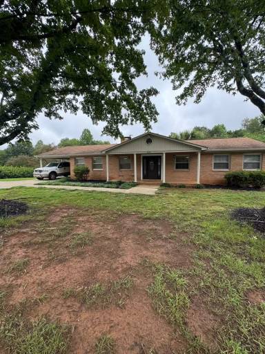 Main picture of 3029 Deal Mill Rd