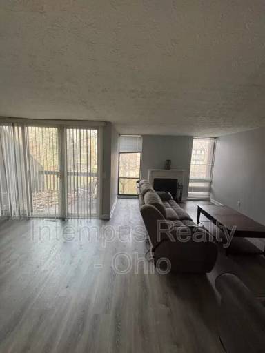 Main picture of 4994 Wintersong Ln