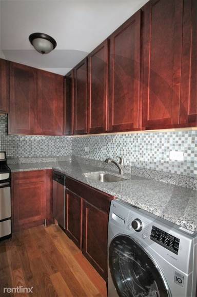 Main picture of 550 W Arlington Pl Apartments