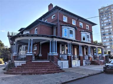 Main picture of 1316 W 13th St