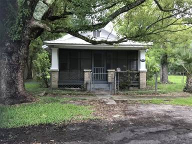 Main picture of 2345 Bradford St