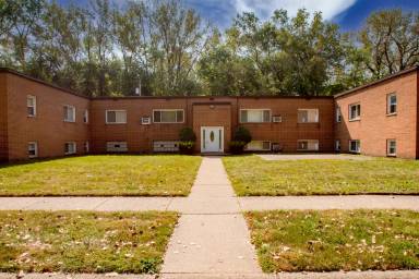 Main picture of 809 E 32nd Ave