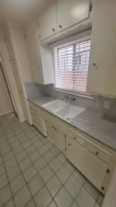 Main picture of 2238 Griffith Park Blvd