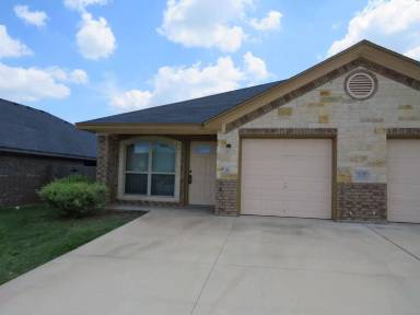 Main picture of 405 Sladecek Dr