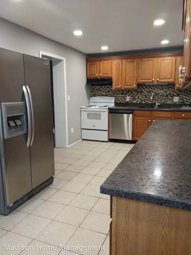 Main picture of 527 Furnace St