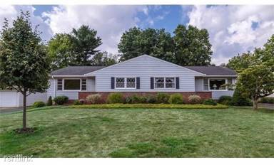Main picture of 31900 Bainbridge Rd