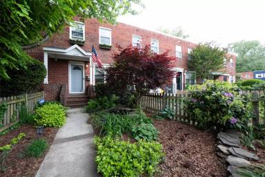 Main picture of 629 S Henry St