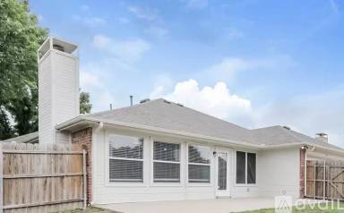 Main picture of 2524 Hackberry Crk