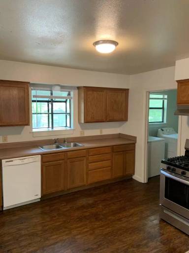 Main picture of 1663 W Maine St