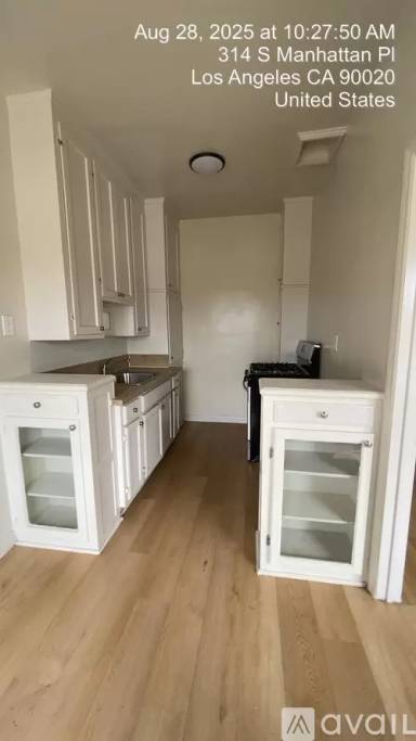 Main picture of 320 S Manhattan Pl