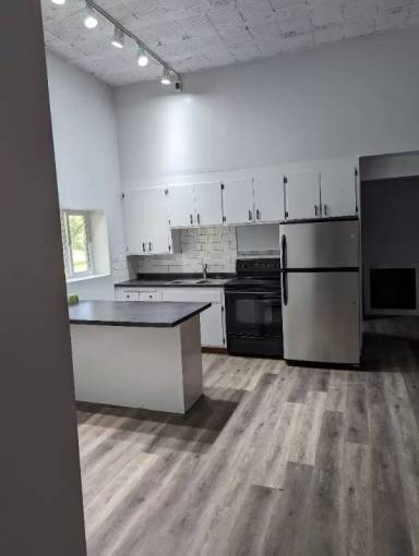 Main picture of 480 Park St E