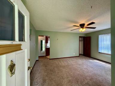 Main picture of 3004 S Thayer St