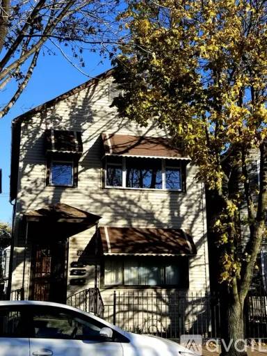 Main picture of 2719 S Emerald Ave