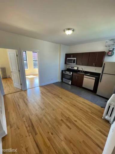 Main picture of 207 W 11th St