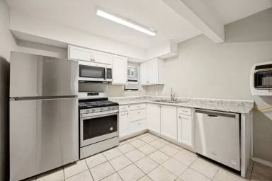 Main picture of 1001 W Elm St